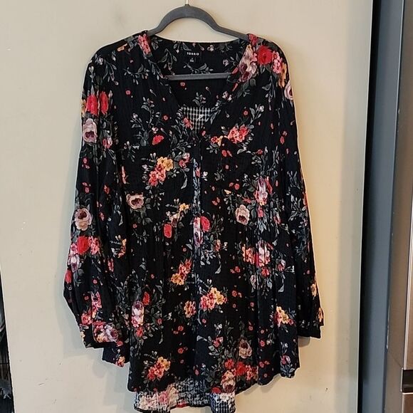 Georgeous Torrid top size 3 - Picture 1 of 4
